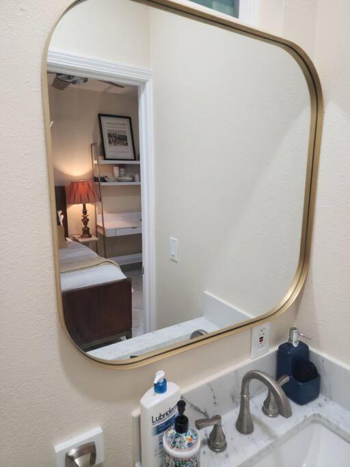 Cozy Tiny Private Guestsuite ランカスター エクステリア 写真